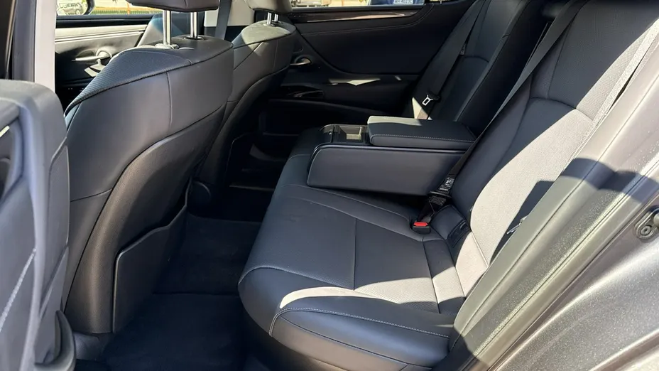 LEXUS ES -