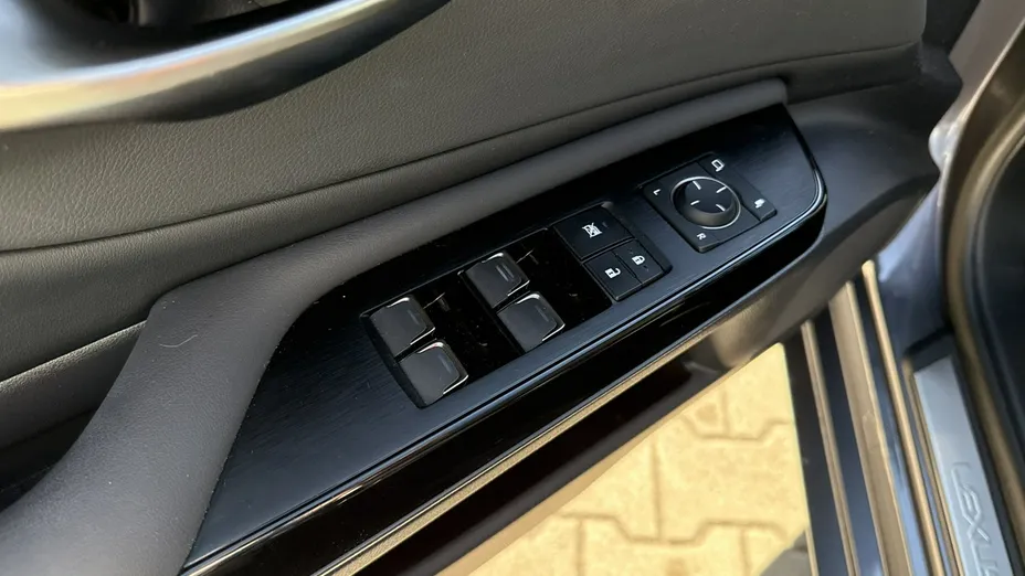 LEXUS ES -