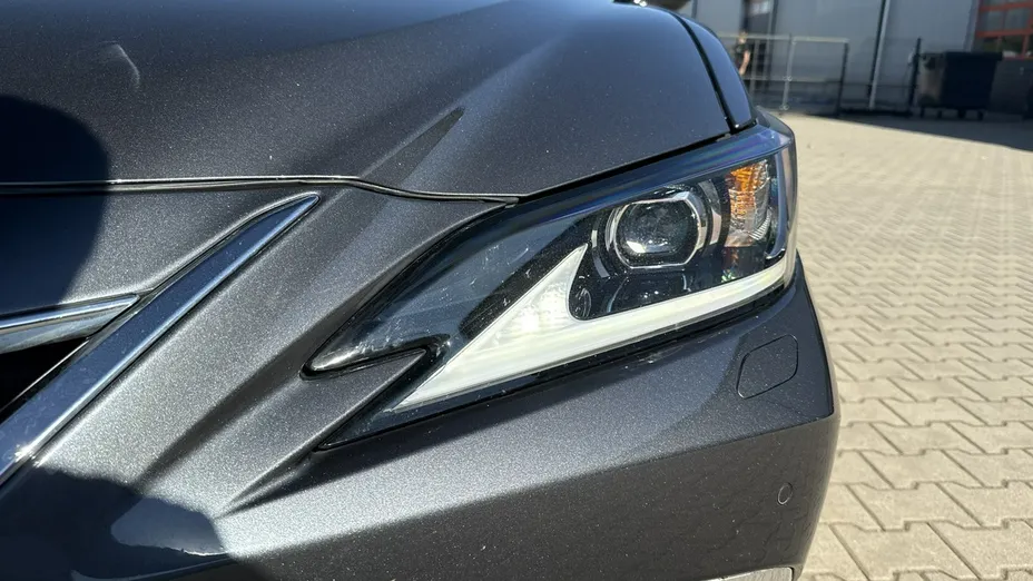 LEXUS ES -