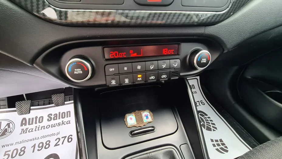 KIA Carens -