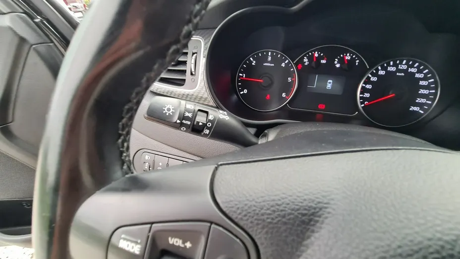 KIA Carens -