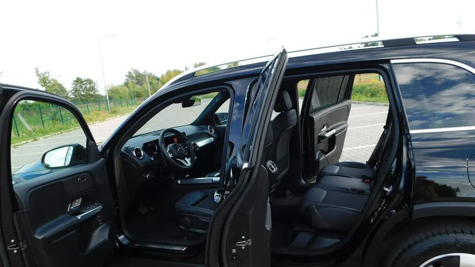 MERCEDES-BENZ GLB -