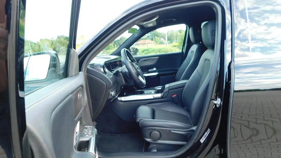 MERCEDES-BENZ GLB -