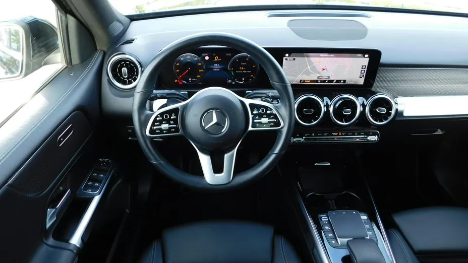 MERCEDES-BENZ GLB -