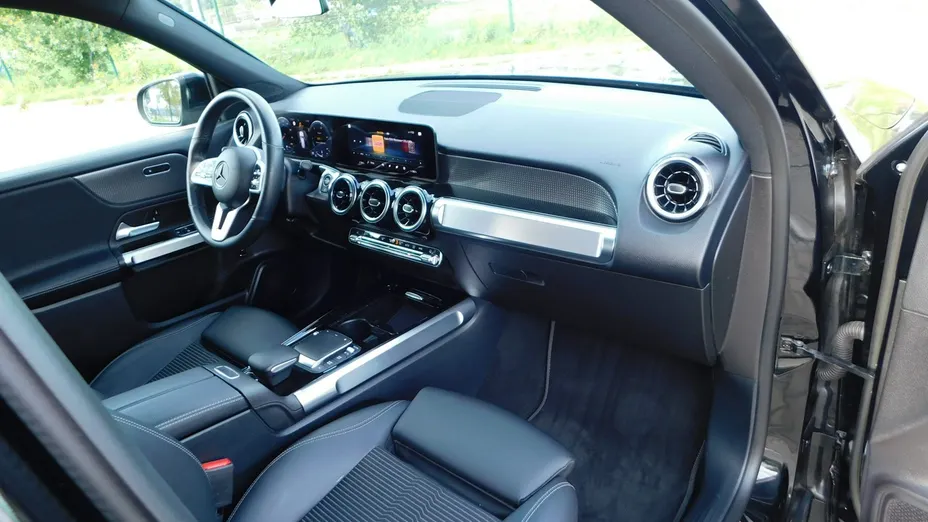 MERCEDES-BENZ GLB -