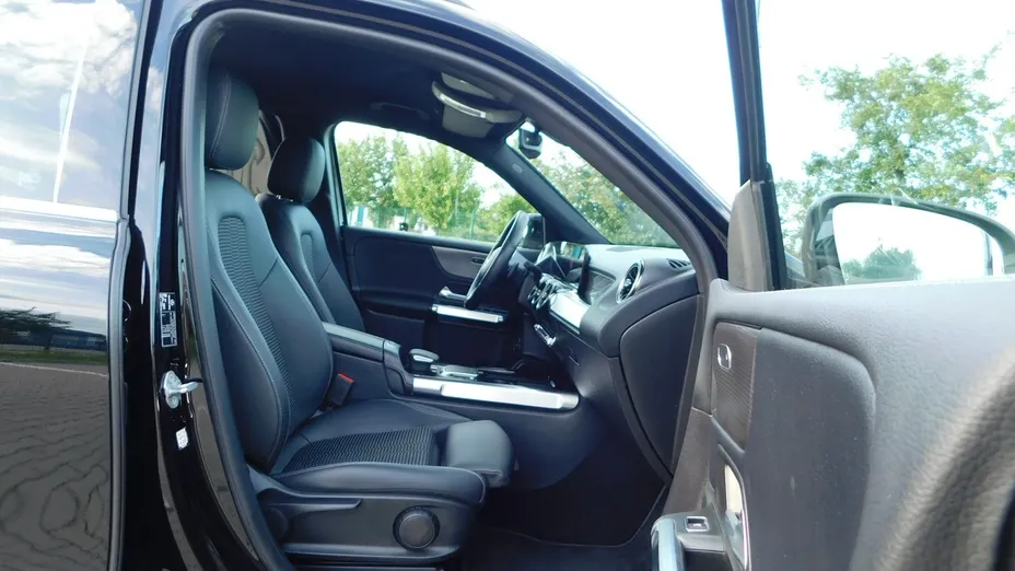 MERCEDES-BENZ GLB -