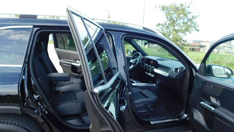 MERCEDES-BENZ GLB -