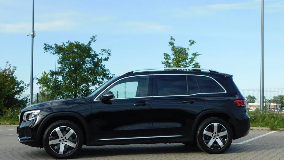MERCEDES-BENZ GLB -