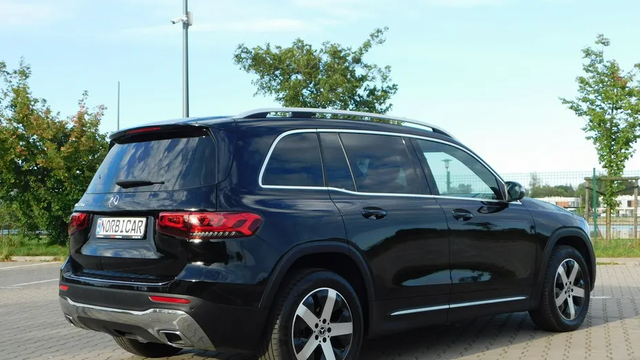 MERCEDES-BENZ GLB -