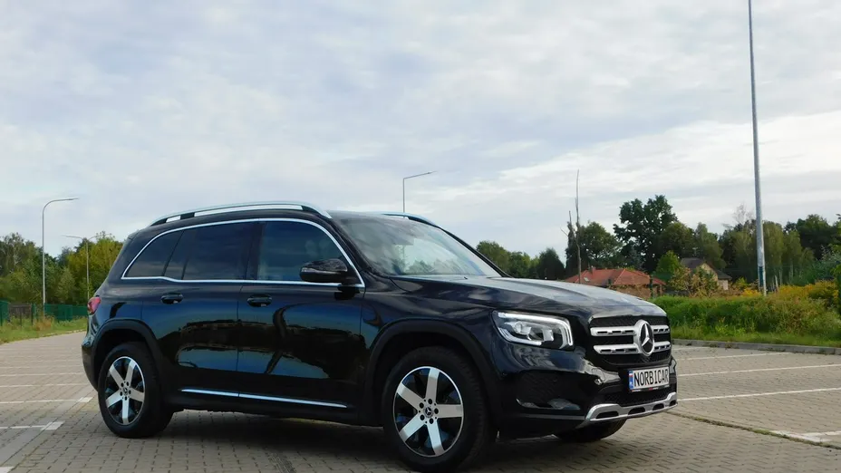 MERCEDES-BENZ GLB -