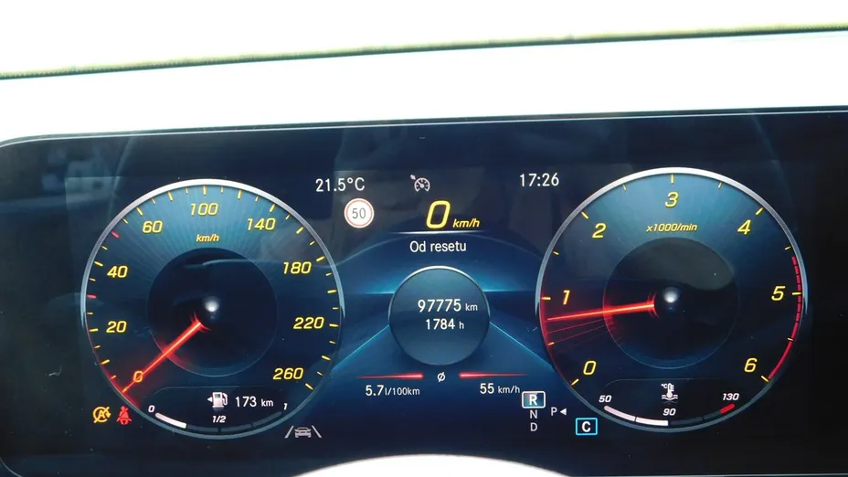 MERCEDES-BENZ GLB -