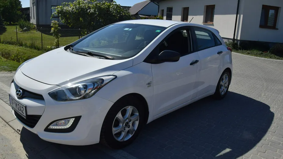 HYUNDAI i30 -