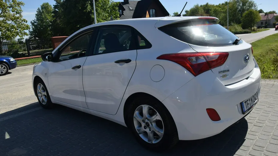 HYUNDAI i30 -
