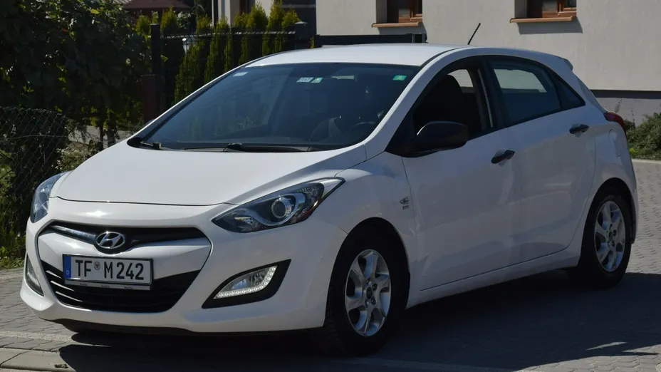 HYUNDAI i30 -