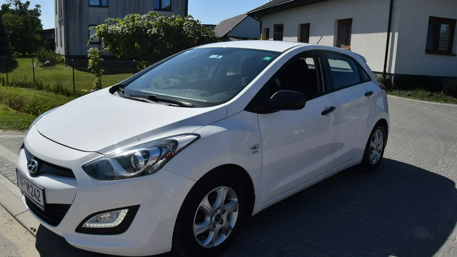 HYUNDAI i30 -