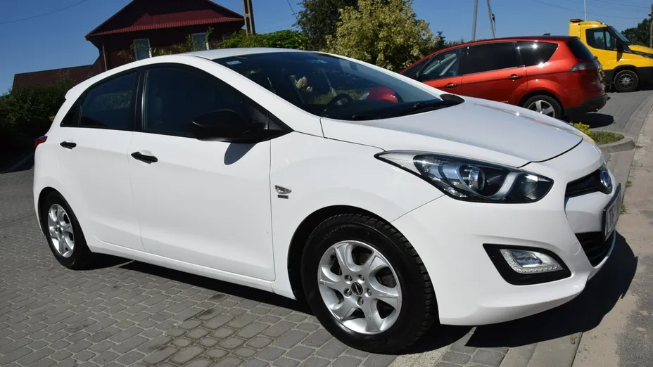 HYUNDAI i30 -
