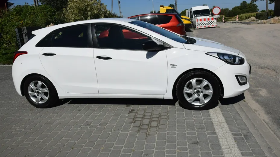 HYUNDAI i30 -