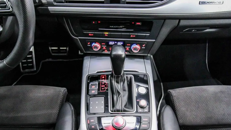AUDI A6 -