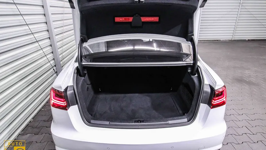 AUDI A6 -