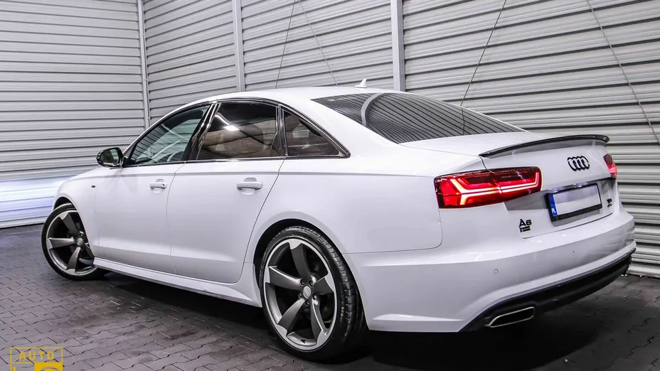 AUDI A6 -