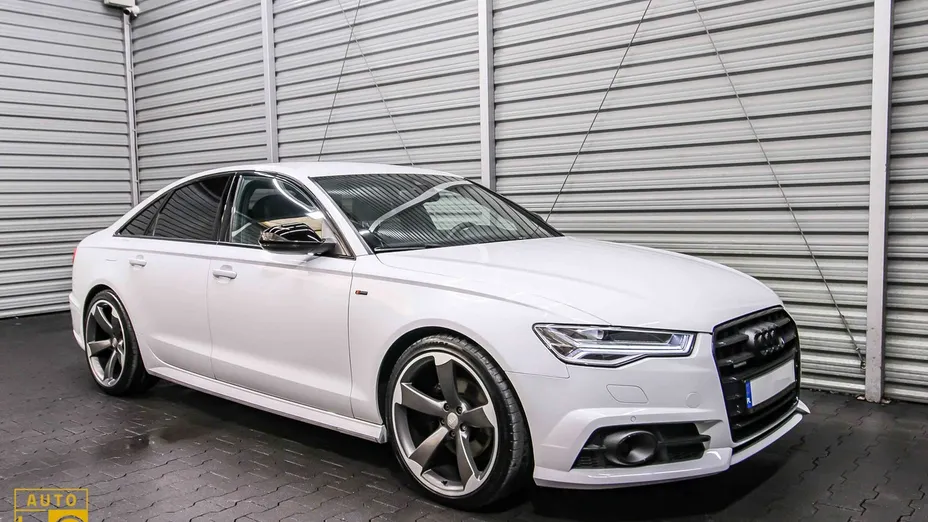 AUDI A6 -