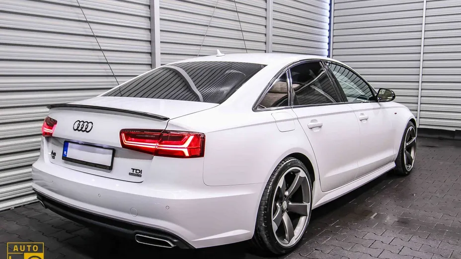 AUDI A6 -