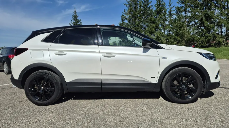 OPEL Grandland X -