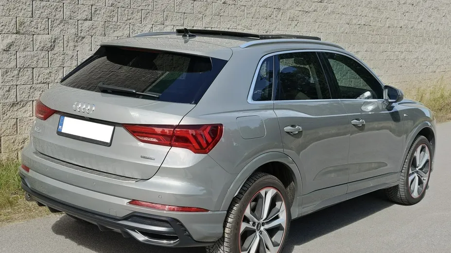 AUDI Q3 -