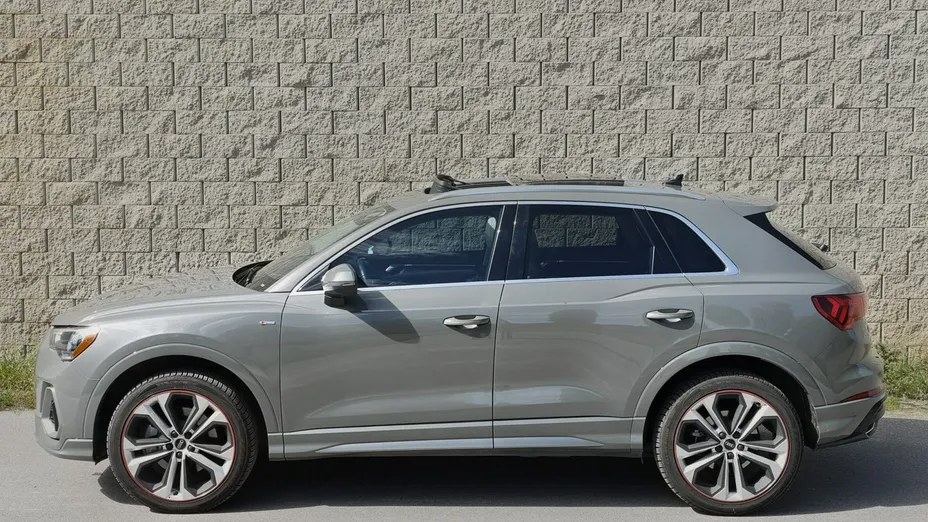 AUDI Q3 -