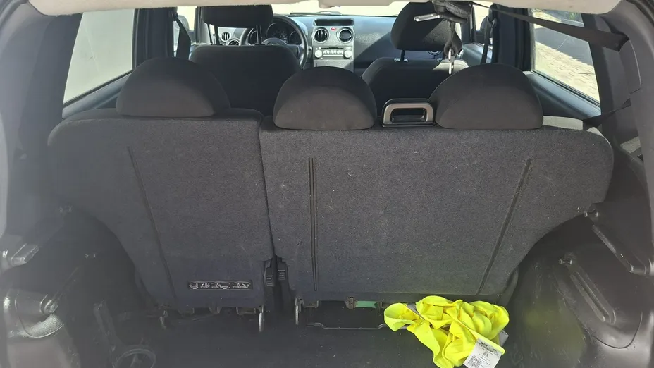 MITSUBISHI Colt -