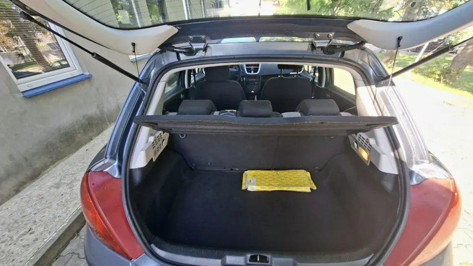 PEUGEOT 207 -