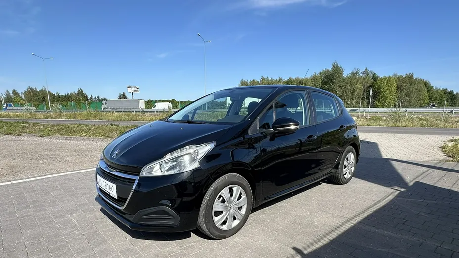 PEUGEOT 208 -