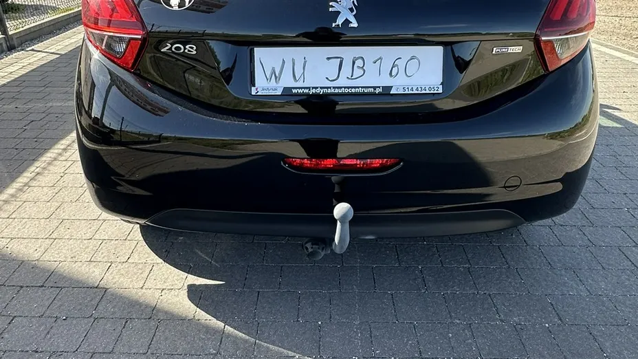 PEUGEOT 208 -