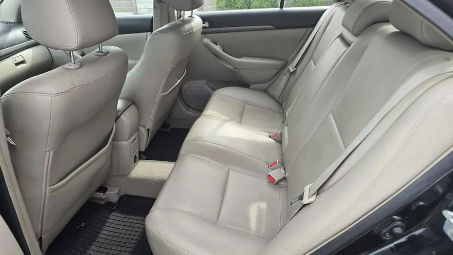 TOYOTA Avensis -