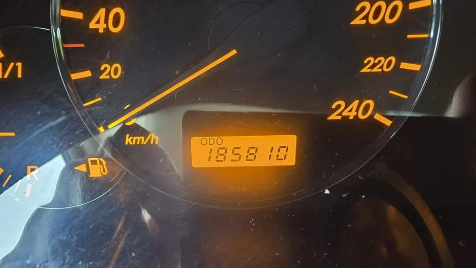 TOYOTA Avensis -