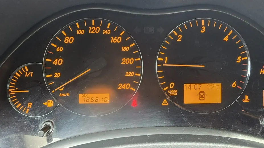 TOYOTA Avensis -