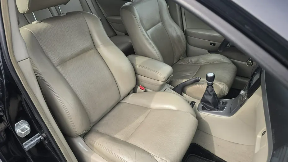 TOYOTA Avensis -