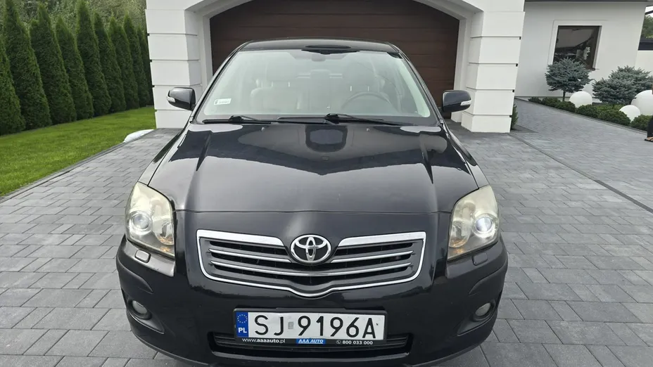 TOYOTA Avensis -