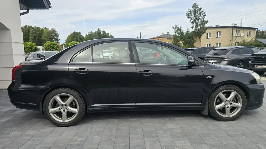 TOYOTA Avensis -