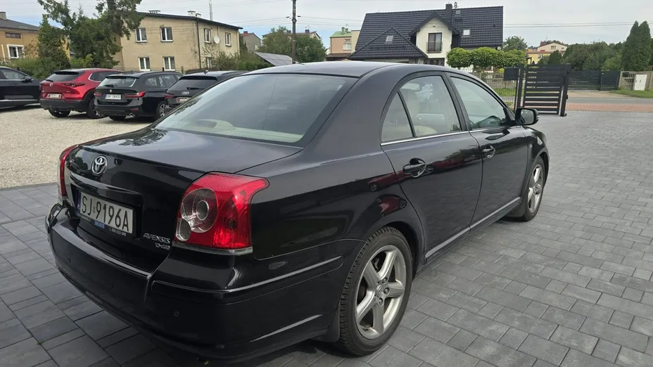 TOYOTA Avensis -