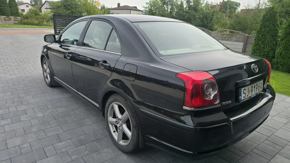 TOYOTA Avensis -