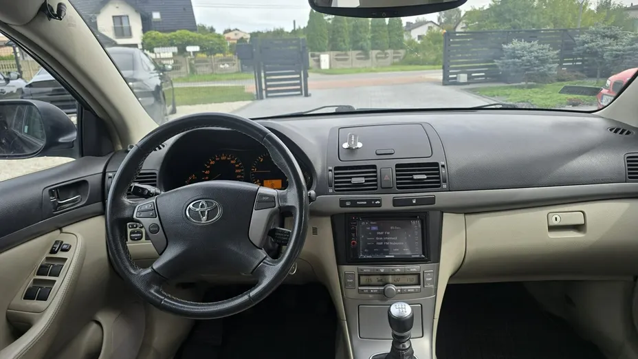 TOYOTA Avensis -