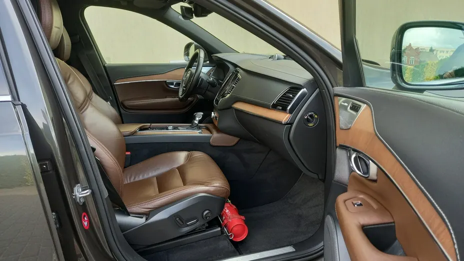 VOLVO XC90 -