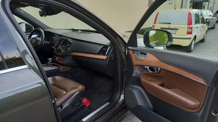 VOLVO XC90 -