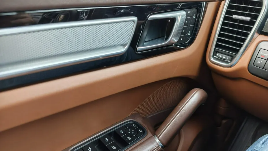 PORSCHE Cayenne -