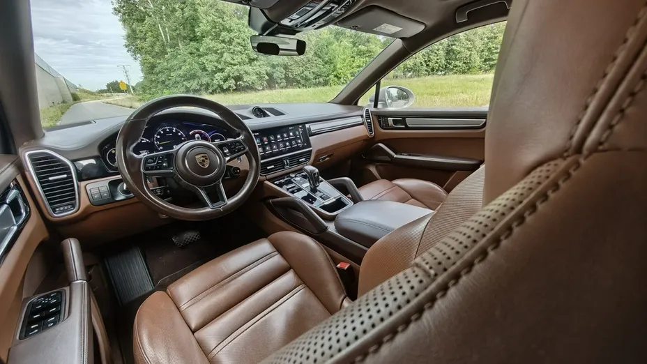 PORSCHE Cayenne -