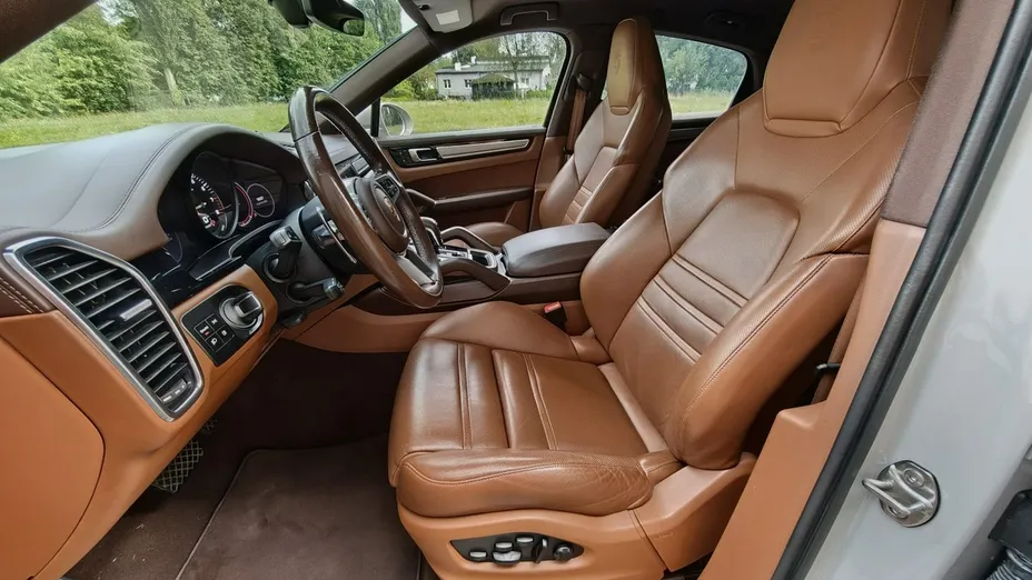 PORSCHE Cayenne -