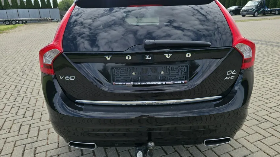 VOLVO V60 -