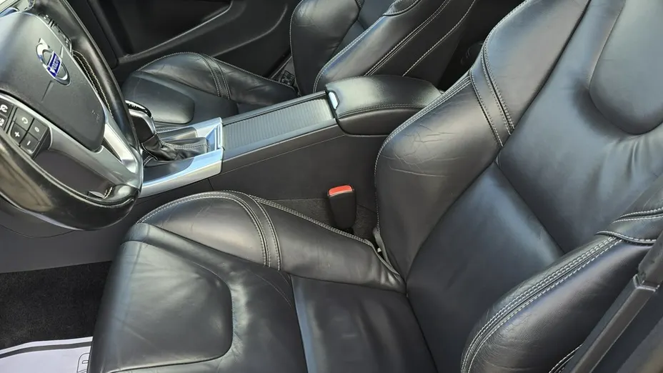 VOLVO V60 -