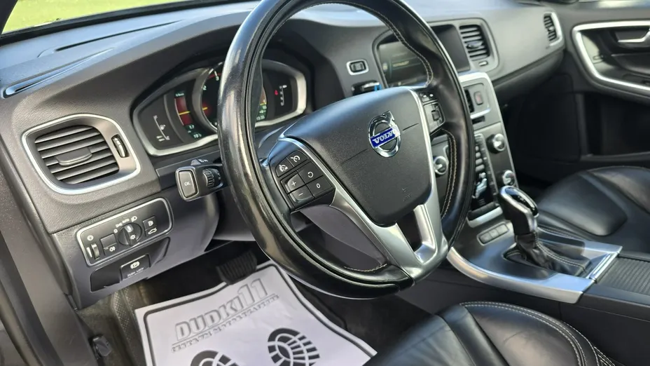 VOLVO V60 -